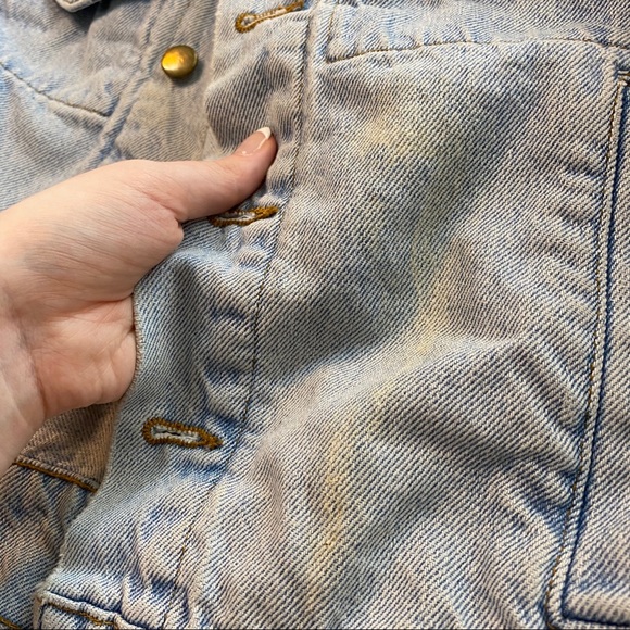 The Perfect Denim Jacket💎 - Picture 4 of 5